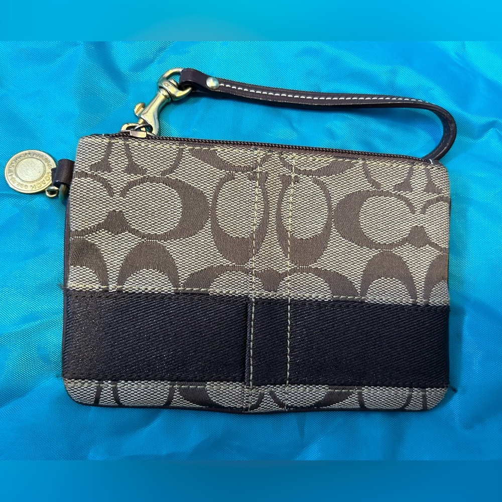 COACH wristlet EUC